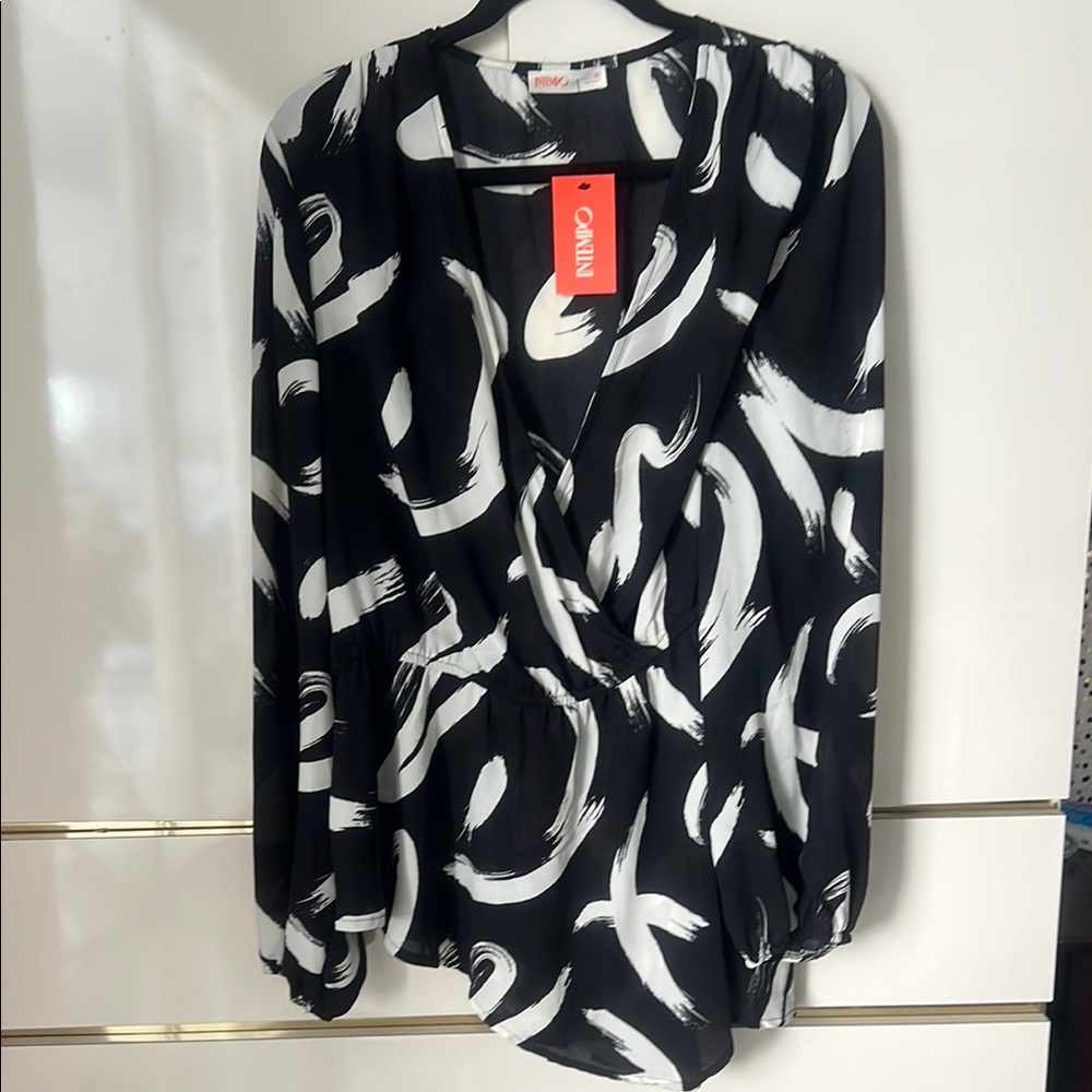NWT Black and White Asymmetrical Long Sleeve Blouse